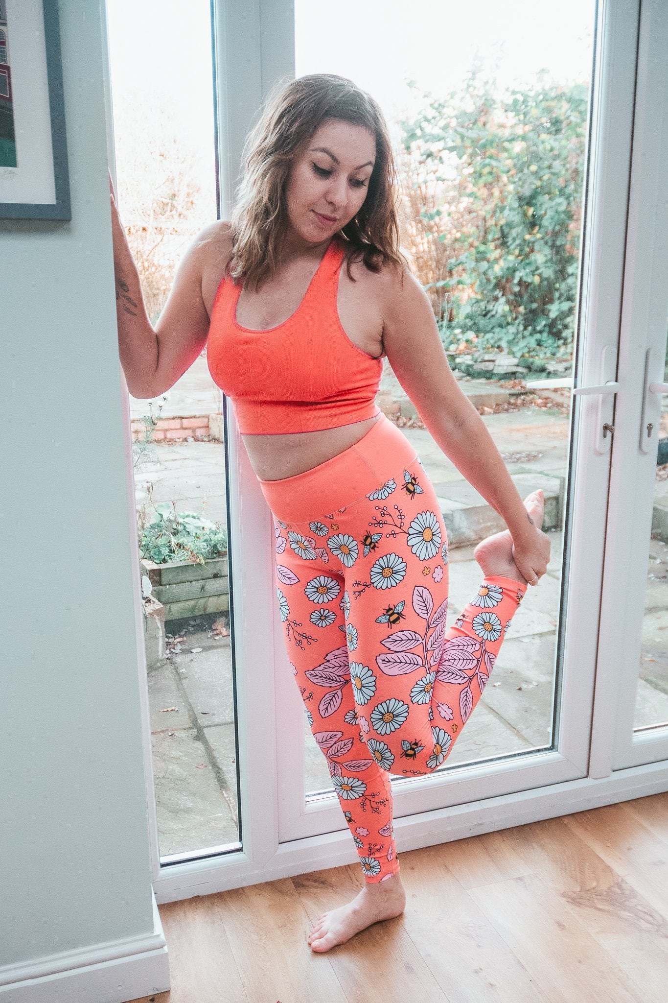 Coral Daisies Women's Activewear Leggings