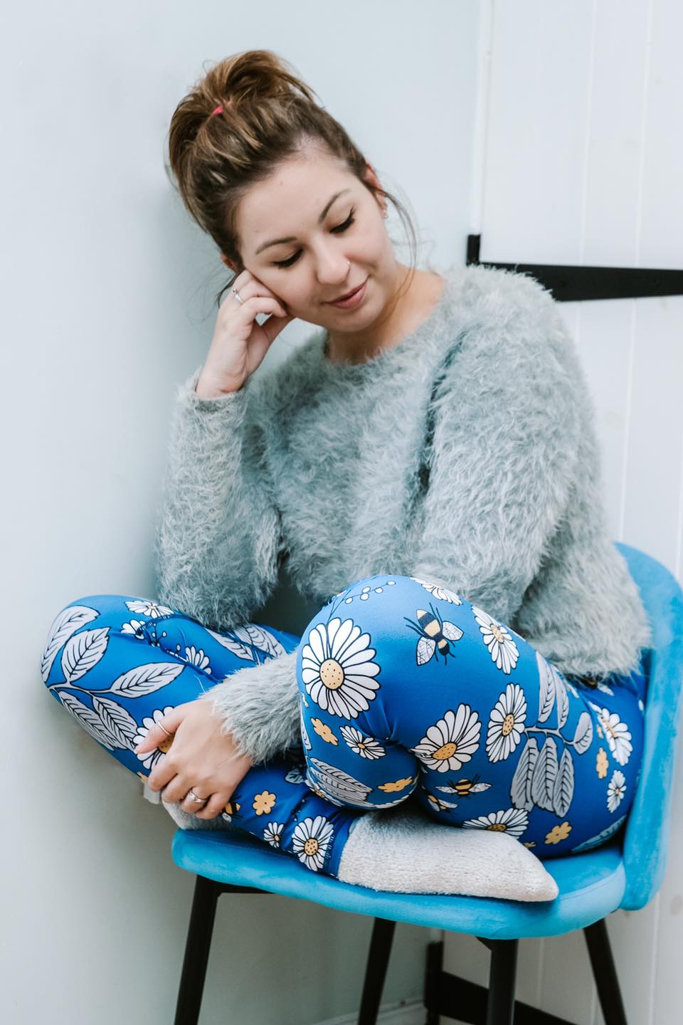 Navy Daisies Women's Activewear Leggings